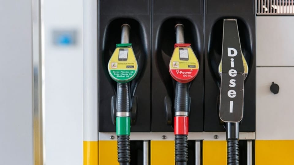 Verwirrung an der Tankstelle welche Zapfsäule ist für mich? Audio & Podcasts SRF