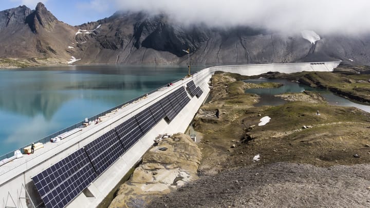 Einweihung der ersten grösseren Solaranlage der Alpen