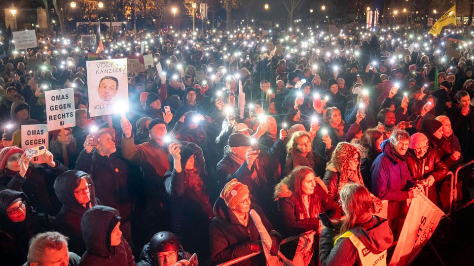 Protest gegen Rechtsextremismus: Darum springt der Funke auch in Österreich