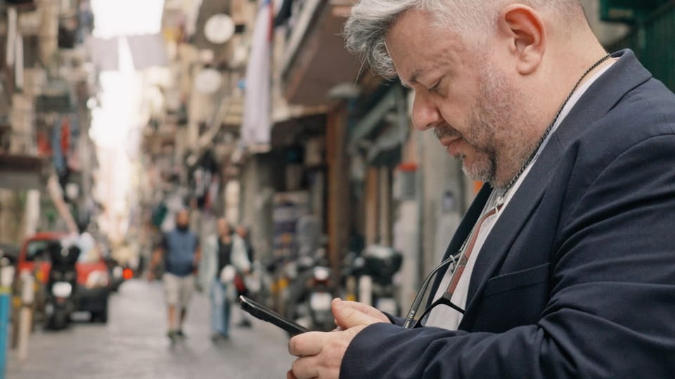 Vom Staat gehackt? Der Spion im Smartphone - NZZ Format - Play SRF
