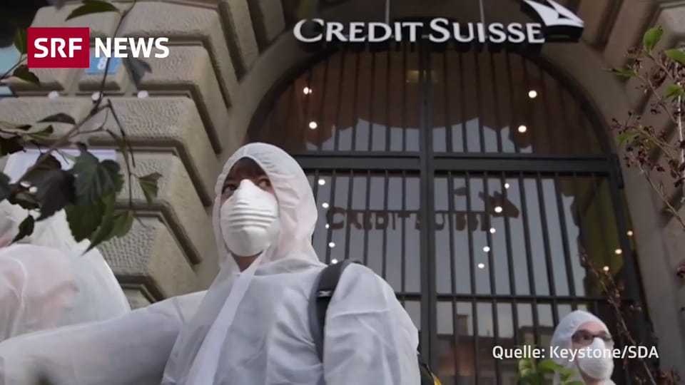 Aus dem Archiv: Aktivisten demonstrieren vor Grossbanken