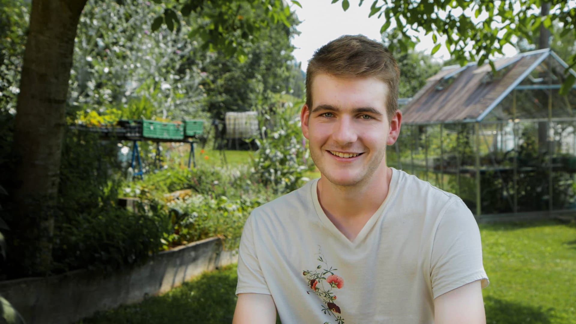 BäumeGarten (Staffel 7, Folge 1) Hinter den Hecken Play SRF