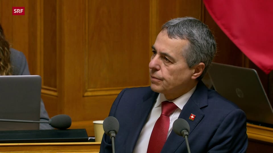 Aussenminister Ignazio Cassis erklärt den Standpunkt des Bundesrats