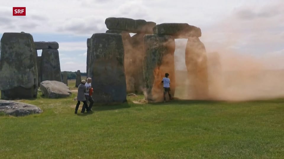 Die Gruppe «Just Stop Oil» färbt Stonehenge ein