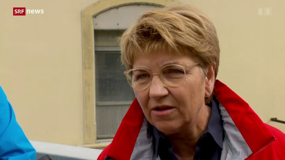 Bundespräsidentin Viola Amherd ist nach den Unwettern ins Wallis gereist