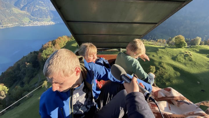 Wackelige Seilbahn! Der abenteuerlichste Schulweg der Schweiz