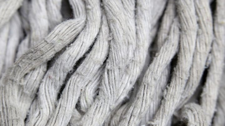 Leimflecken auf Textilien entfernen