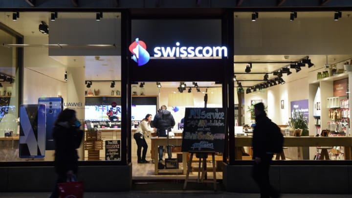 Archiv: Wer bei Swisscom im Shop bezahlt, muss mehr drauflegen
