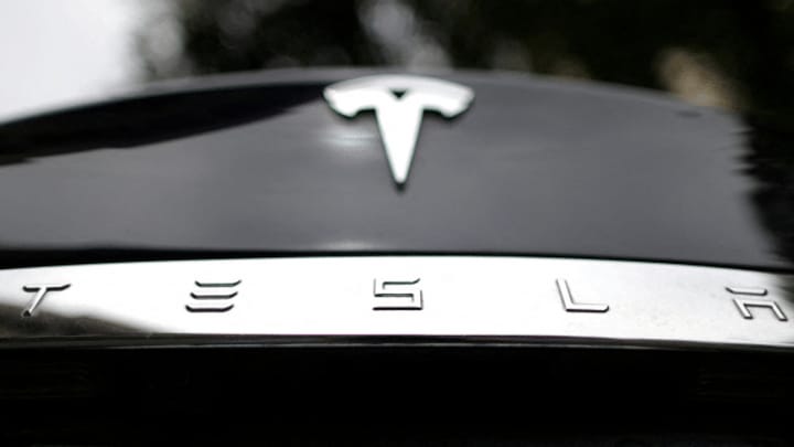 Aus dem Archiv: Tesla will zehn Prozent der Stellen streichen