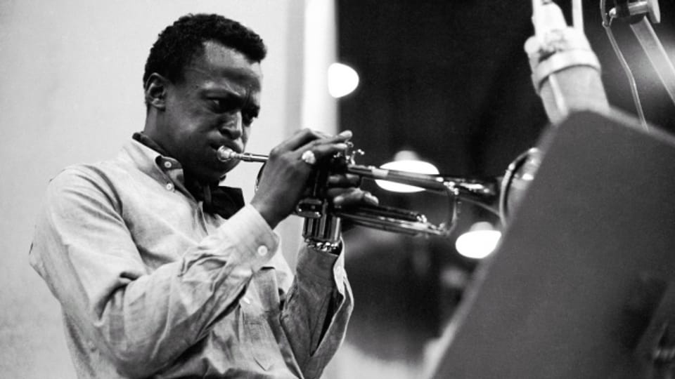 https://il.srgssr.ch/integrationlayer/2.0/image-scale-sixteen-to-nine/https://www.srf.ch/static/radio/modules/data/pictures/srf-3/specials/black-music-special/400289.miles-davis-04.jpg