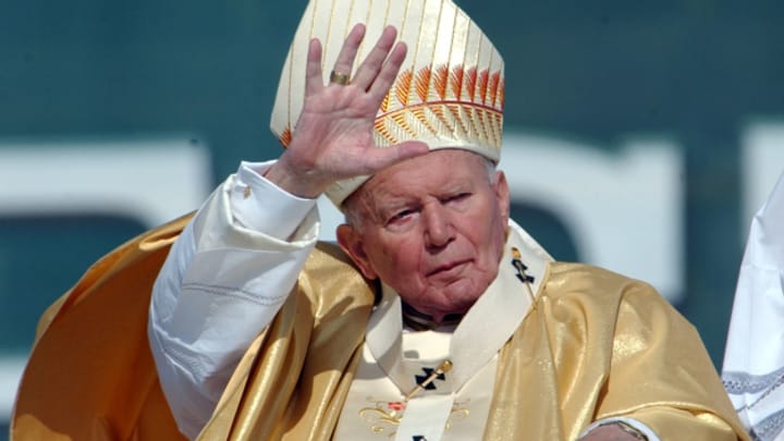 Archiv: Neue Enthüllungen belasten ehemaligen Papst schwer