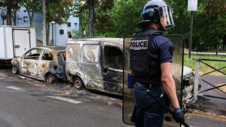 Nach Krawallen: Frankreichs Polizeiarbeit im Fokus