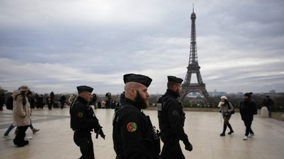 Terrorattacke in Paris: Mutmasslicher Täter war Behörden bekannt