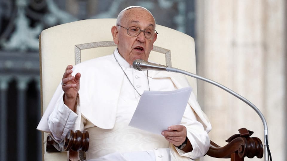 Papst Franziskus relativiert nach Homophobie-Vorwurf