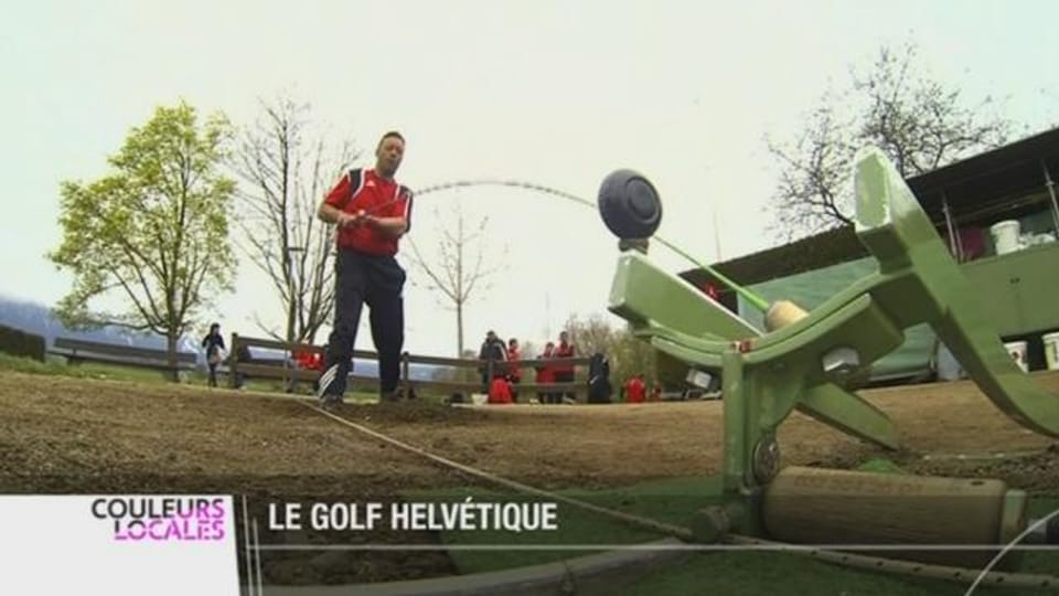 Le Hornuss, sport national qui consiste &agrave; envoyer une balle avec une tige flexible &agrave; l'&eacute;quipe adverse - Couleurs locales - Play RTS