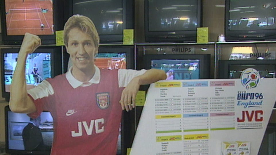 1996, la Nati sans Soutter et Knup - Le Téléjournal - Play RTS