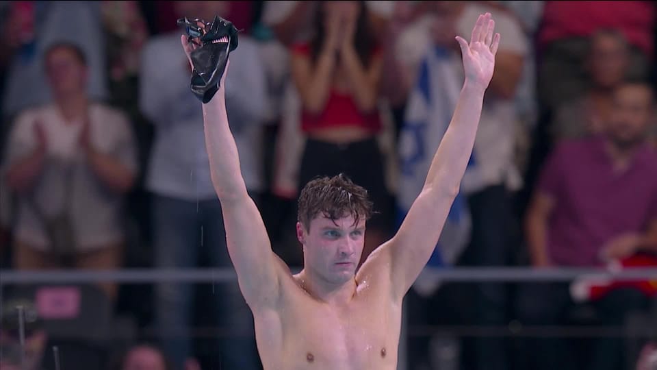 1500m nage libre, finale messieurs: Bobby Fink (USA) bat le record du ...