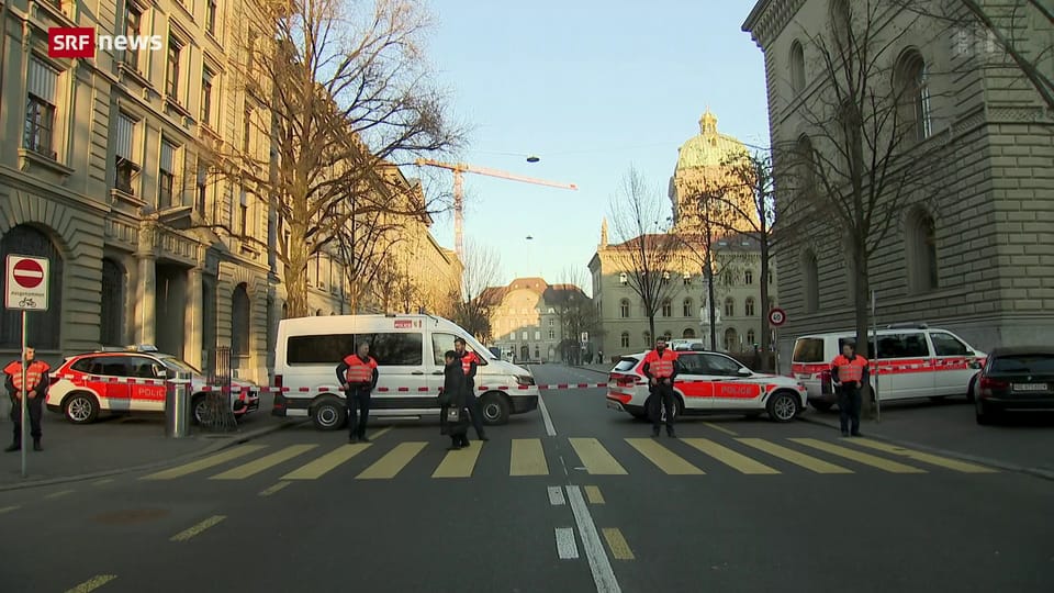 Aus dem Archiv: Grosseinsatz der Polizei auf dem Bundesplatz