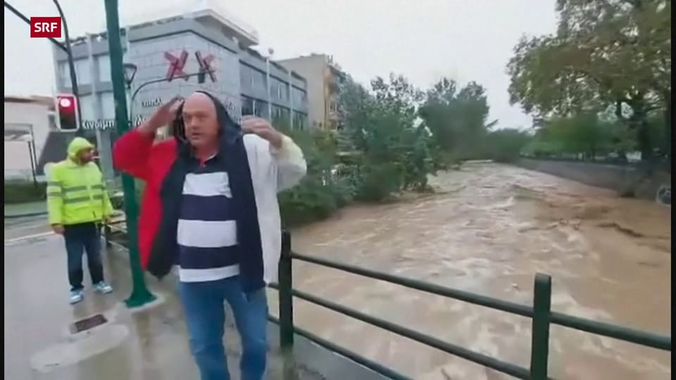 Bürgermeister von Volos Achilleas Mpeos warnt die Einwohner vor den Gefahren (griechisch)
