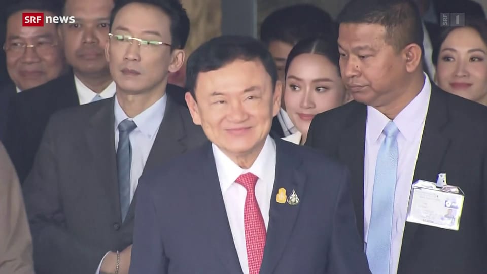 Aus dem Archiv: Ex-Premier Thaksin kehrt aus Exil zurück