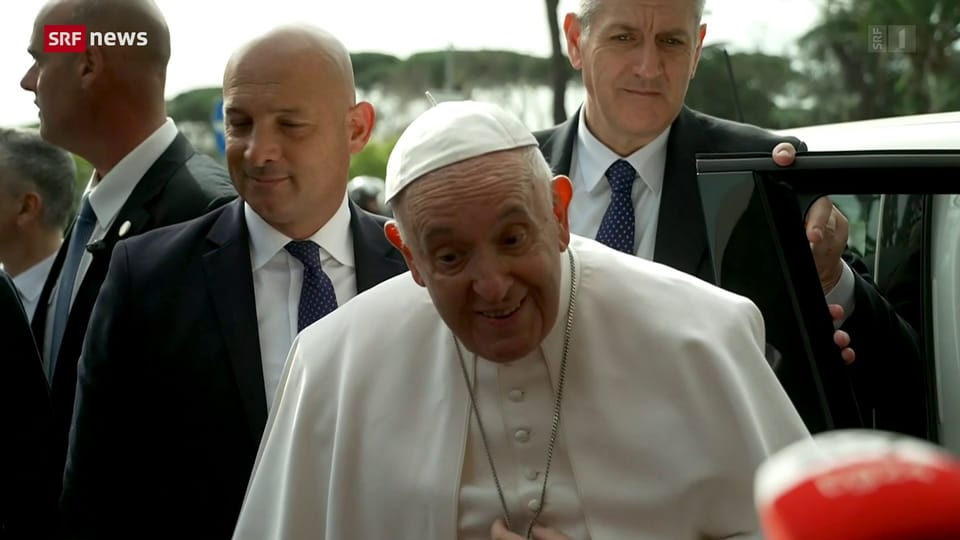 Papst Franziskus verlässt das Spital