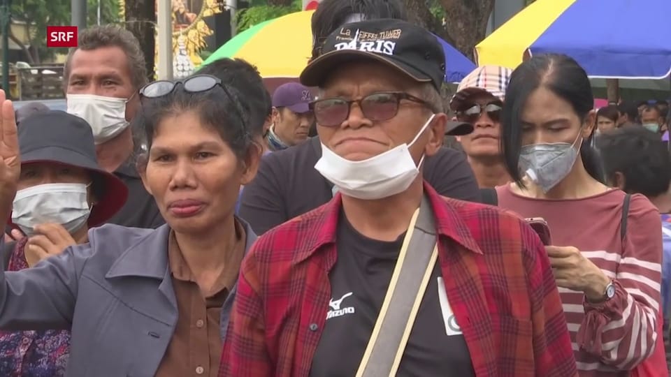 Erste Demonstranten versammeln sich in Bankok
