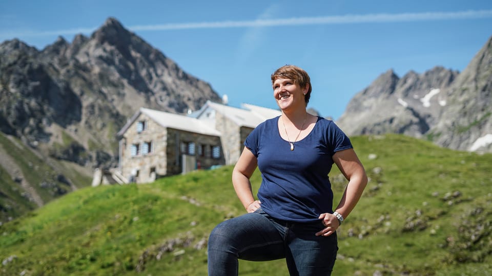 SRF bi de Lüt Hüttengeschichten Andrea räumt nach Unwetter Steine