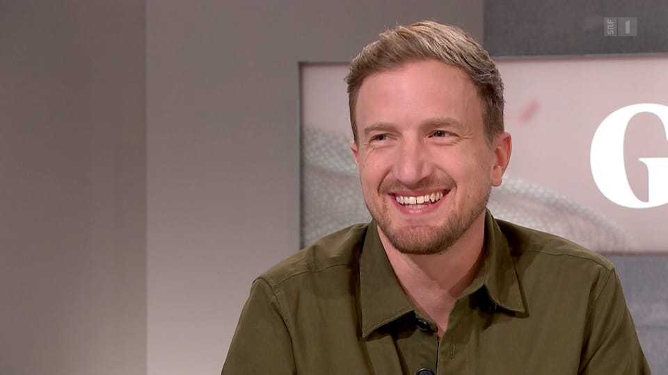 Stefan Büsser «röstet» Rösti in seiner Late-Night-Show-Premiere