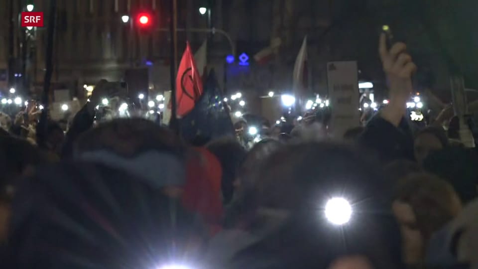 Tausende schreien in Warschau gegen das Abtreibungsgesetz