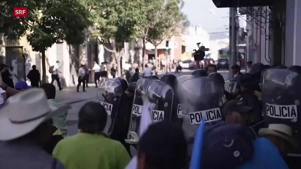 Demonstrierende wollen Arévalos Vereidigung erreichen