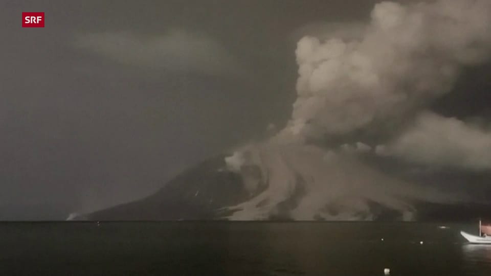 Vulkan Ruang in Indonesien ausgebrochen