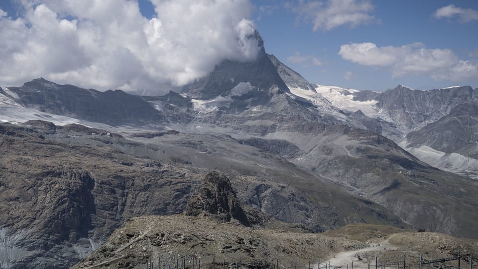 Clinch um Skirennen am Fusse des Matterhorns