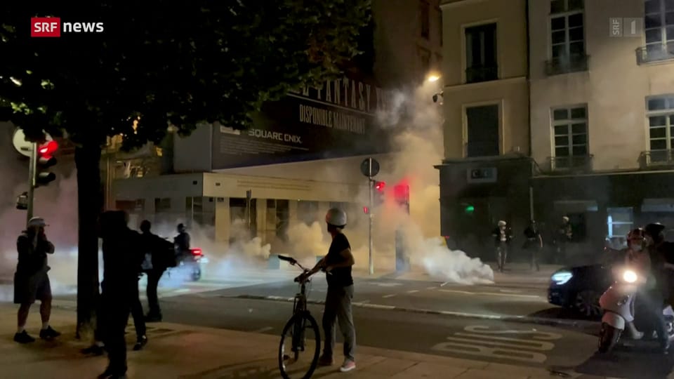Jugendliche in Frankreich lehnen sich gegen Staat auf
