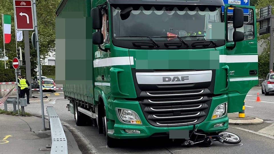 Einer der tödlichen Unfälle: in Brugg übersieht ein Lastwagen ein Mofa.