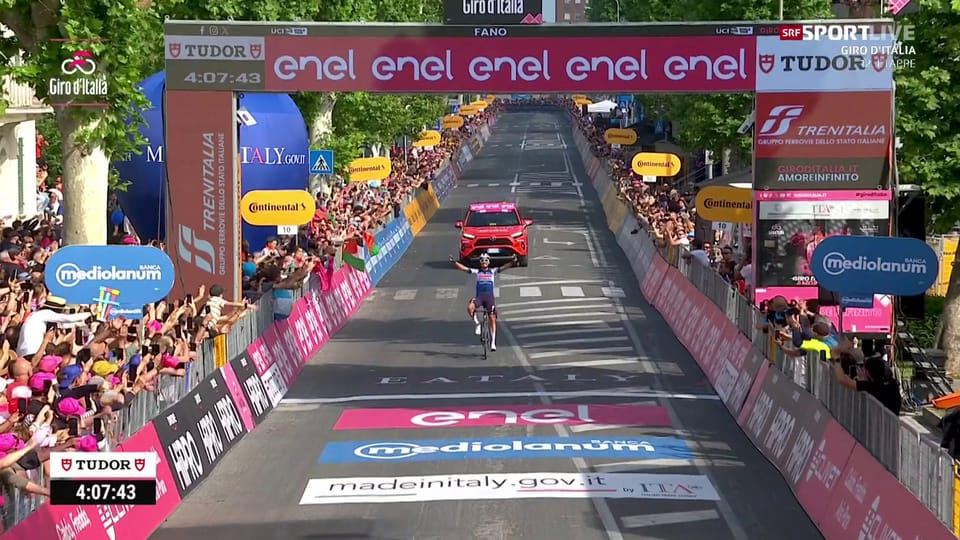 Hier fährt Alaphilippe souverän zu seinem ersten Giro-Etappensieg