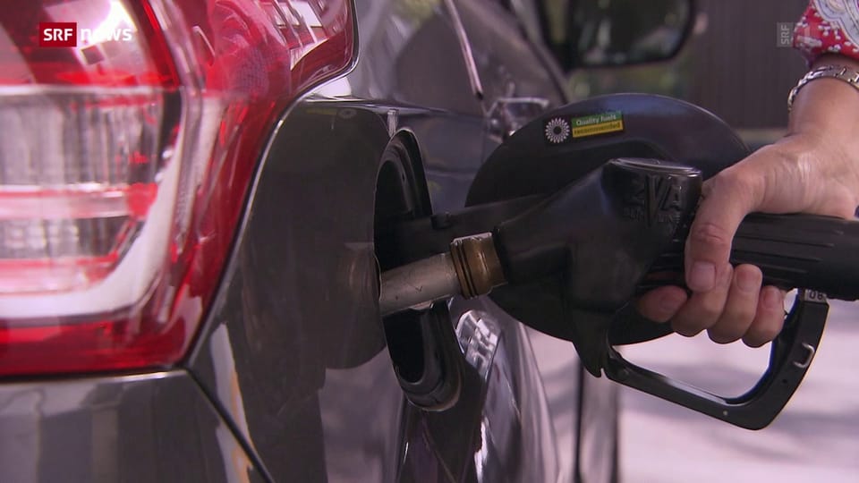 Nationalratskommission diskutiert Erhöhung des Benzinpreises