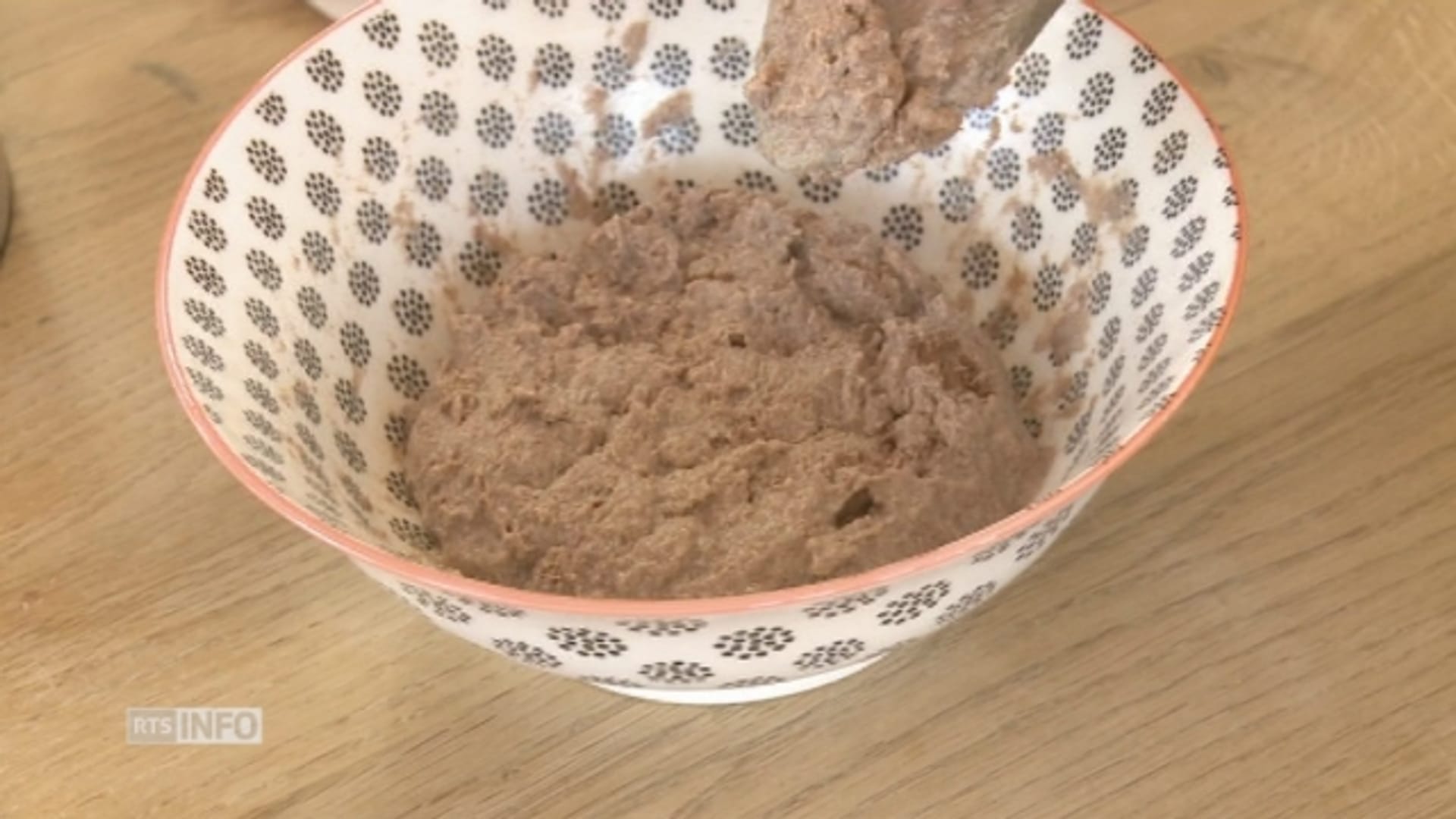 Bronchite : comment faire un cataplasme de farine de lin - Vidéo