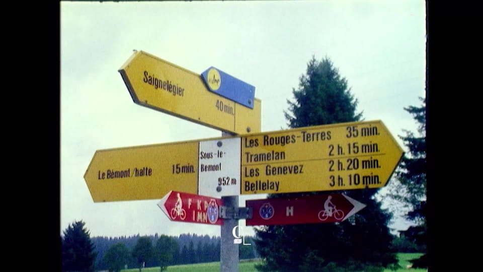 Couleurs d'été Les panneaux jaunes ou l'histoire de la randonnée en