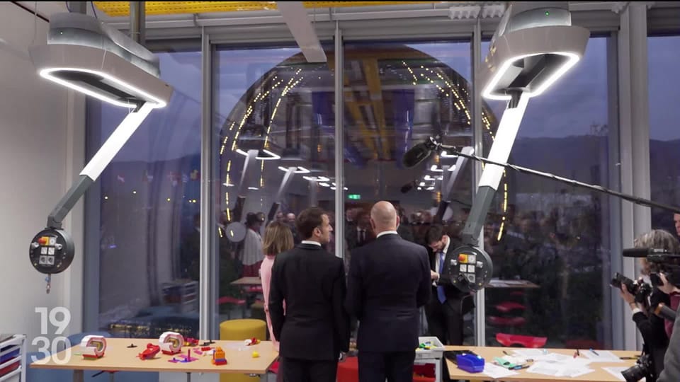 19h30 - Arrivé à Genève, le président français Emmanuel Macron a visité les installations du CERN - Play RTS