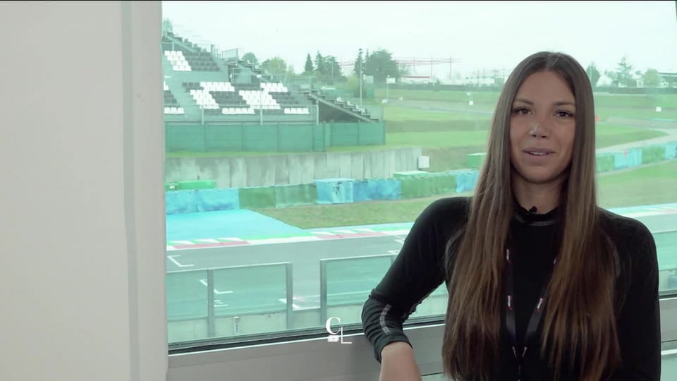 Couleurs locales - Laura Villars, une jeune pilote de course automobile ...