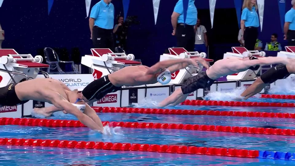 Natation Doha (QAT), 100m dos messieurs Roman Mityukov (SUI) 6e, victoire de Hunter Armstrong