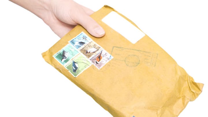 Unerwünschte Ware per Post: behalten, verschenken oder wegwerfen