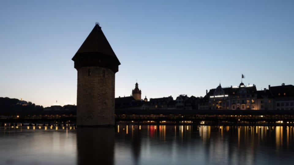 Weniger Licht in der Leuchtenstadt – das macht  Luzern gegen die drohende Strommangellage