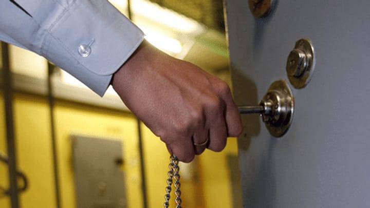 Kanton Waadt muss Häftling wegen fensterloser Zelle entschädigen
