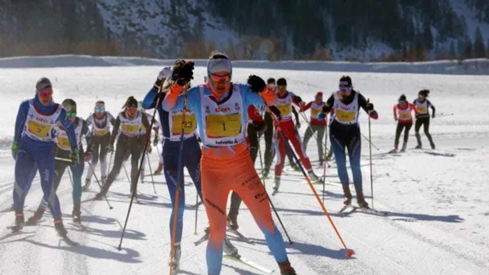 Cursa da dunnas tar il Maraton da skis engiadinais