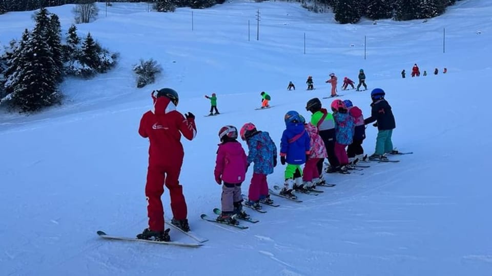 Ina visita en la scola da skis a Savognin