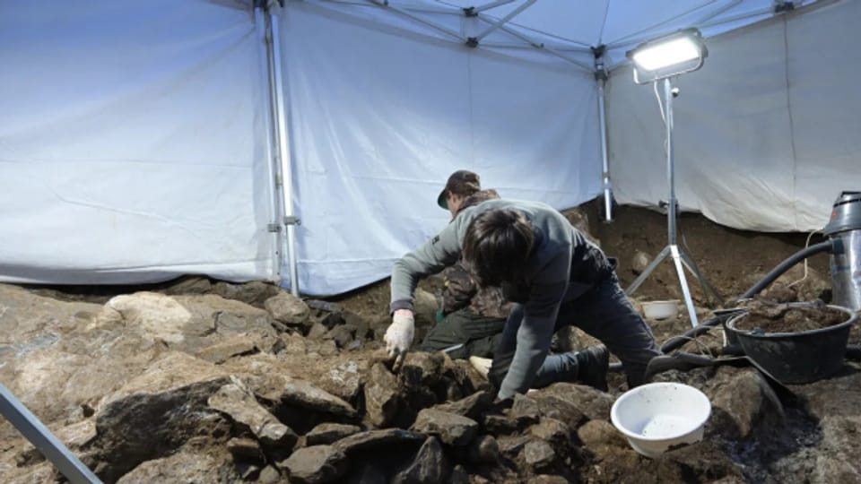 Archeologia: Chattà fossas dal temp medieval a Tumein