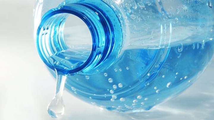 Neue Untersuchung: Fremdstoffe in Mineralwasser