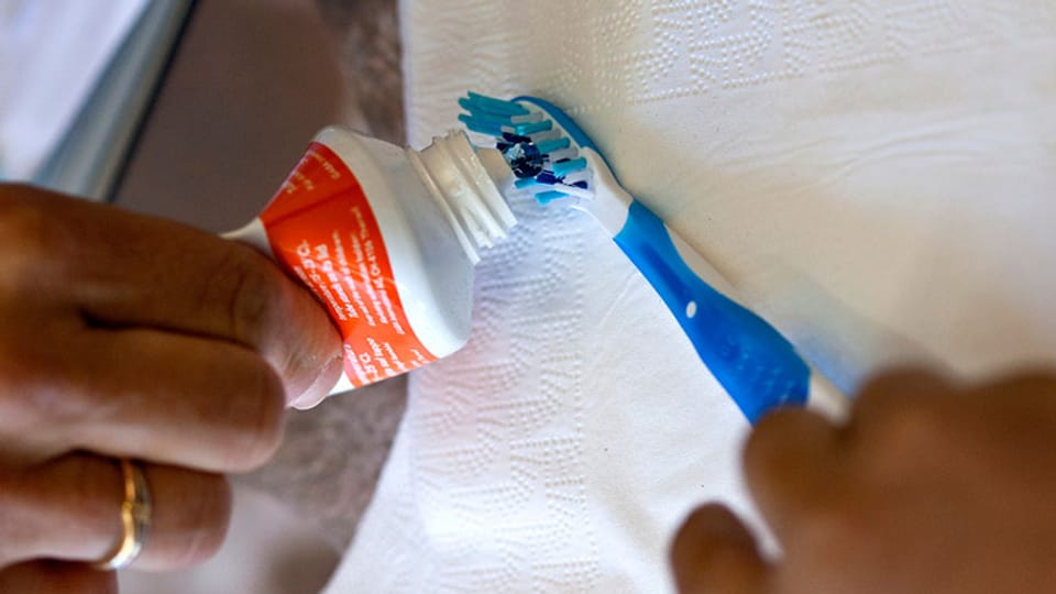 Warum Zahnpasta nur noch aus Plastiktuben kommt