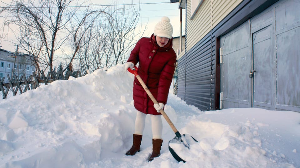 Rechtsfrage: Darf die Nachbarin Schnee auf mein Grund schaufeln?